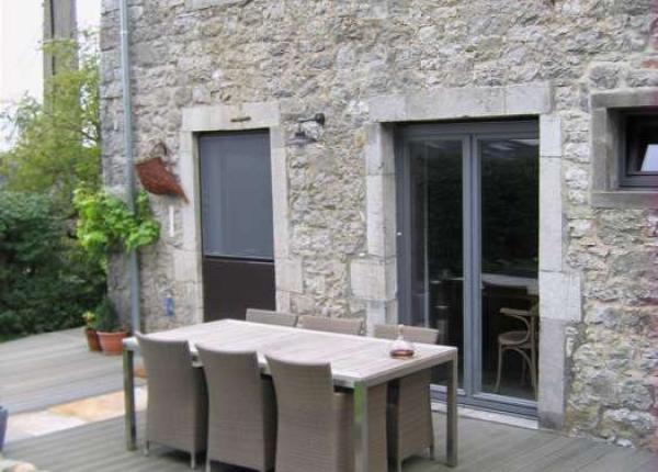 Houten ramen en terras